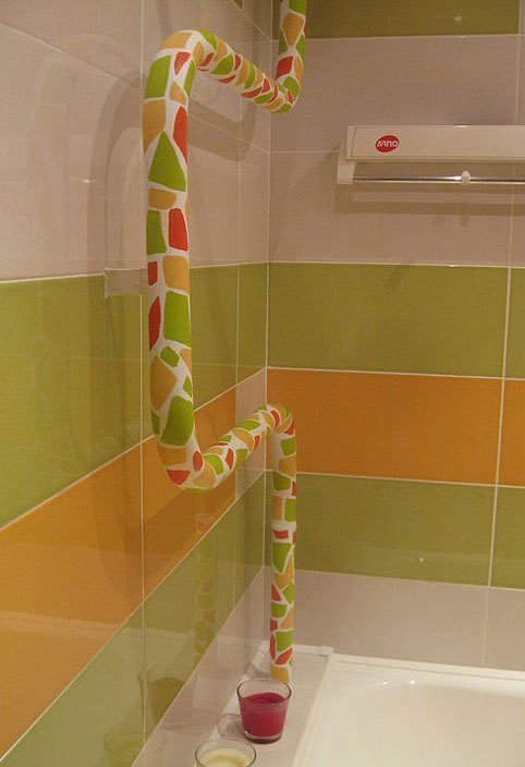 Как спрятать краны от полотенцесушителя в ванной